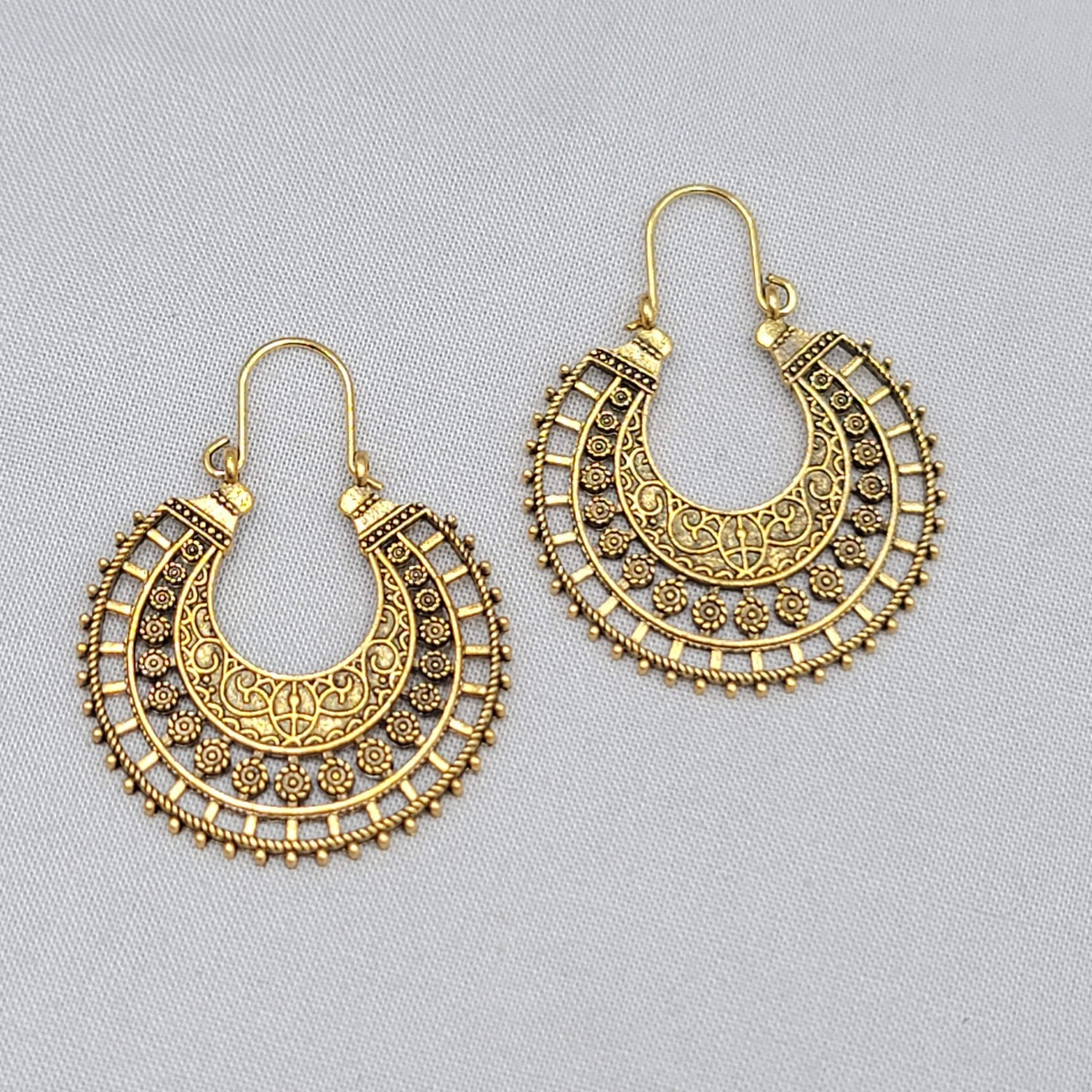 Bohemian Round Hoop Pierced Earrings Embossed Antiqued Gold tone Drop 1.5″