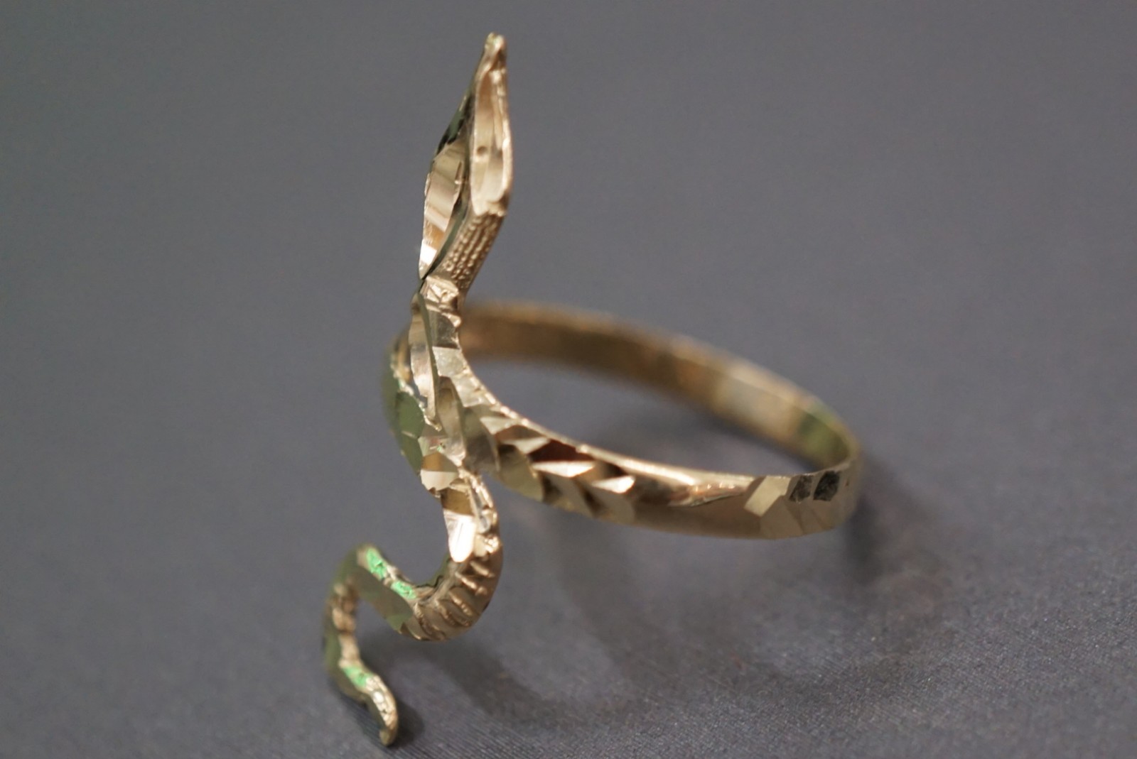 10K Solid Yellow Gold Diamond Cut Size 6.5 Snake Ring.