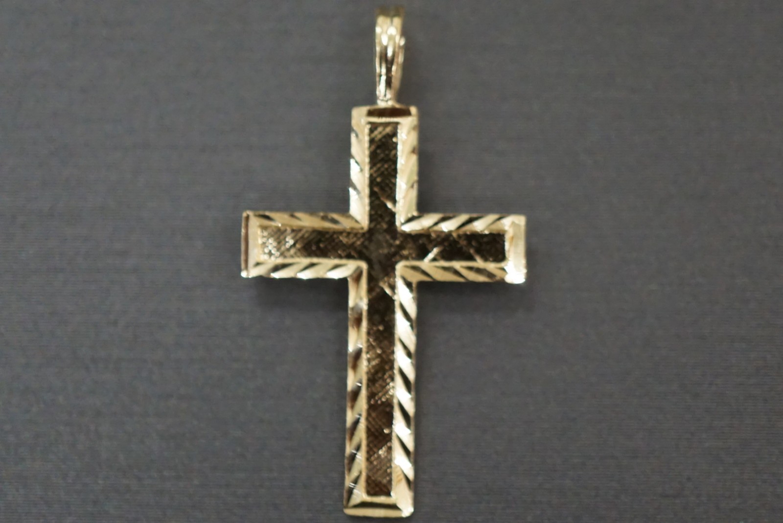 14K Solid Yellow Gold 1″ Diamond Cut Men Women Cross Charm Pendant.