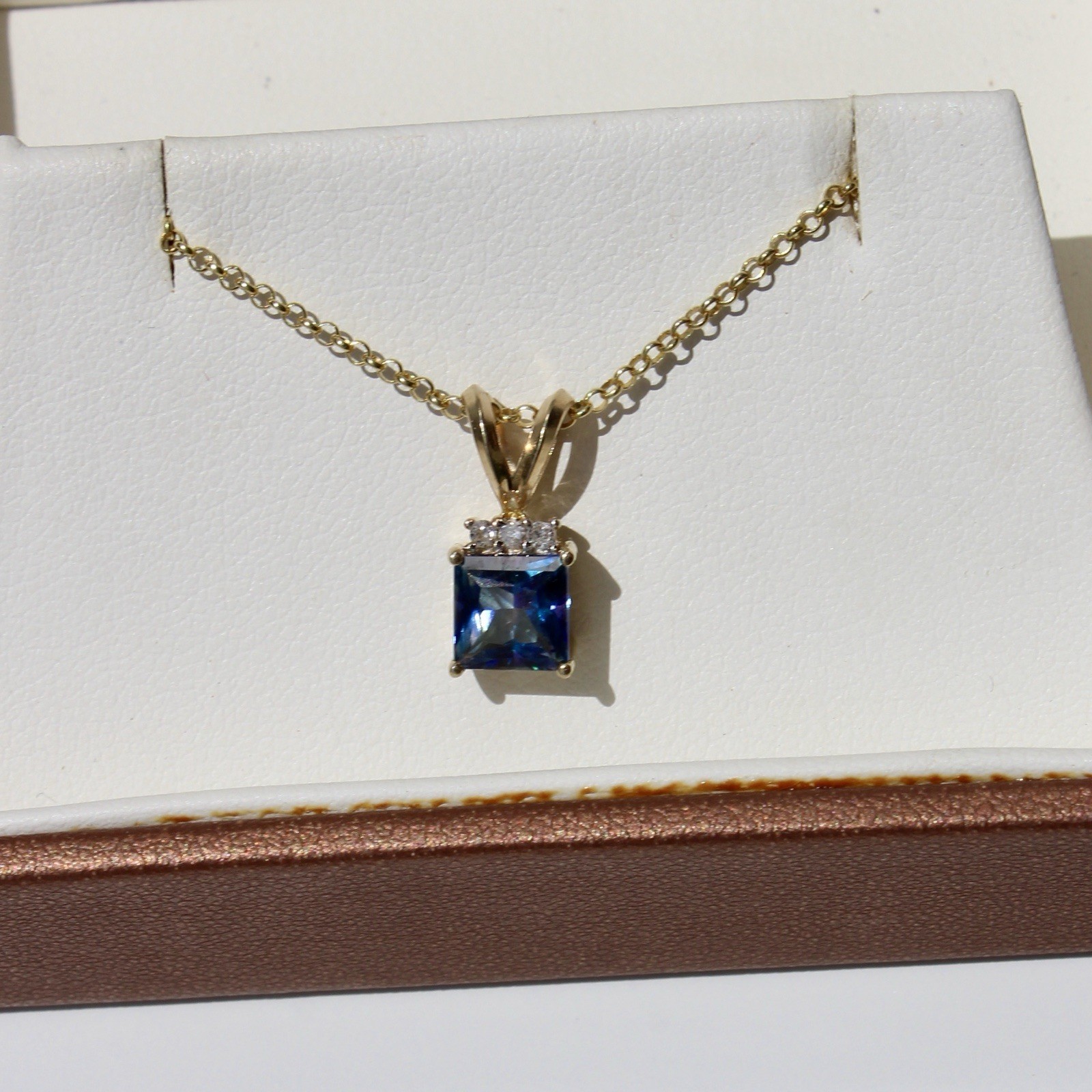 Alexandrite & Diamond Pendant, 1.37 Carats 10K Gold