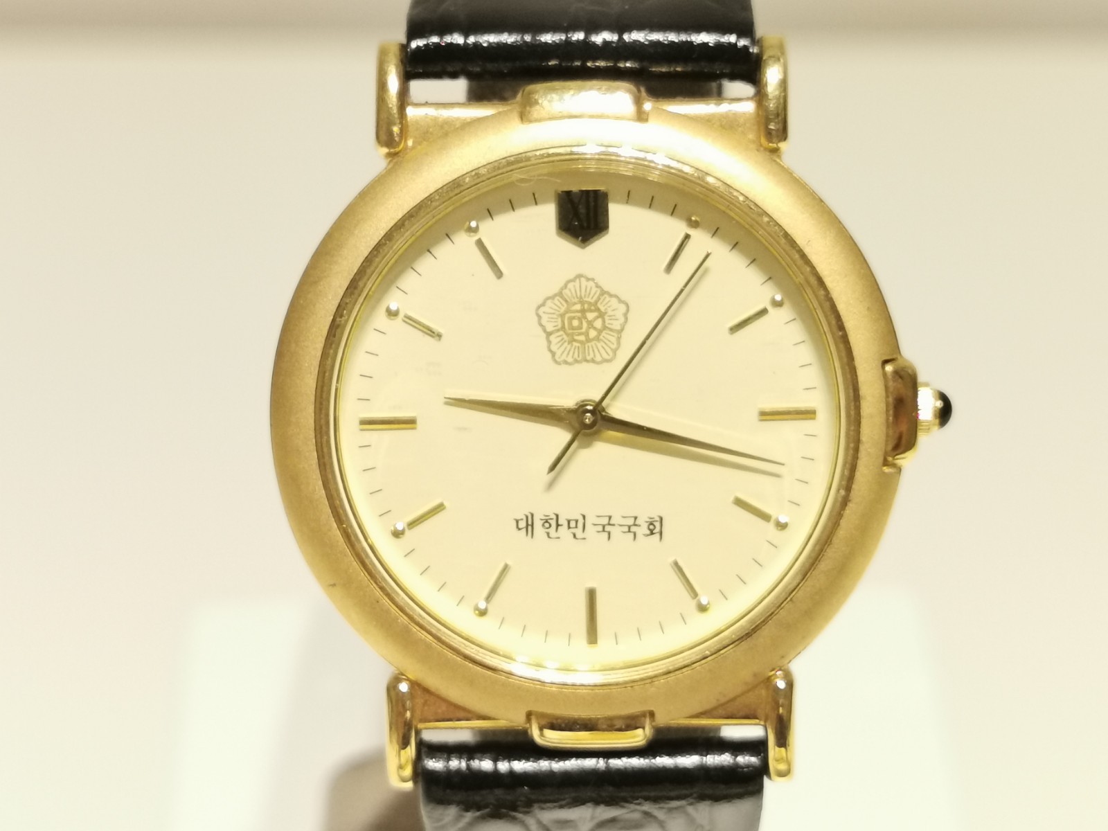 RETRO MEN’S WOMAN ADVERTISING NATIONAL ASSEMBLY REPUBLIC OF KOREA QUARTZ WATCH