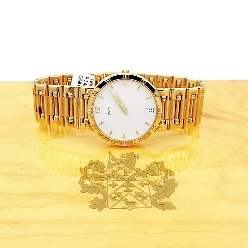 Piaget 31mm Dancer Vintage Solid 18K Gold B& Watch w/White Dial.