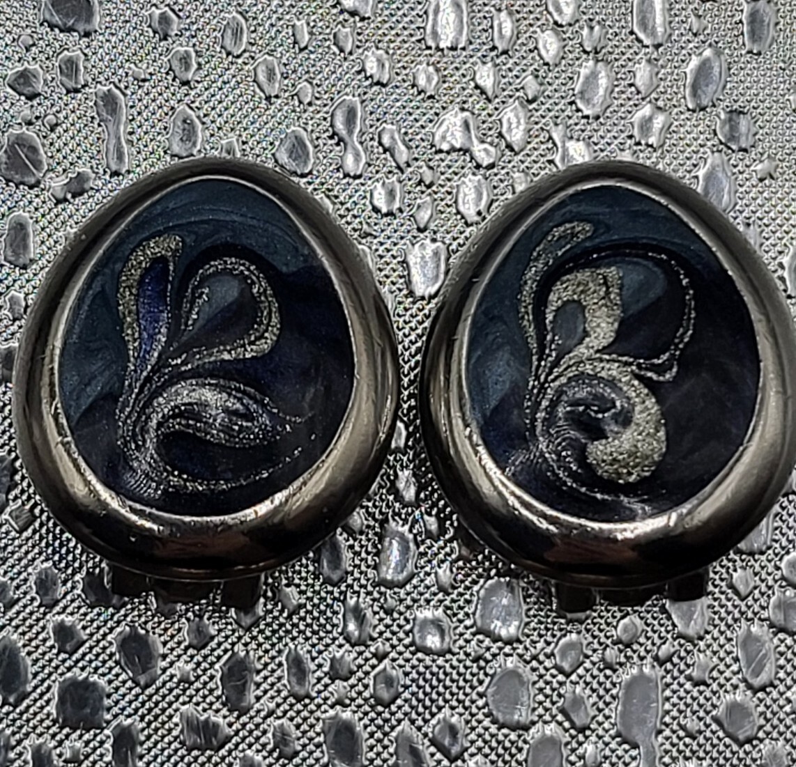 Vintage 80’s Blue and Silver Glitter Enamel Swirl Sliver Tone Clip On Earrings