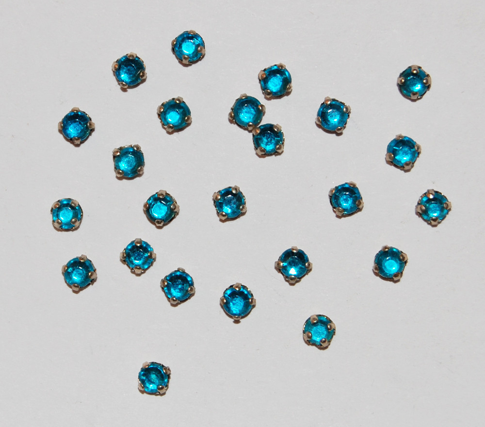 VINTAGE RHINESTONE TINY SEW ON ROSES MONTEES AQUA BLUE GLASS GERMANY • 12ss