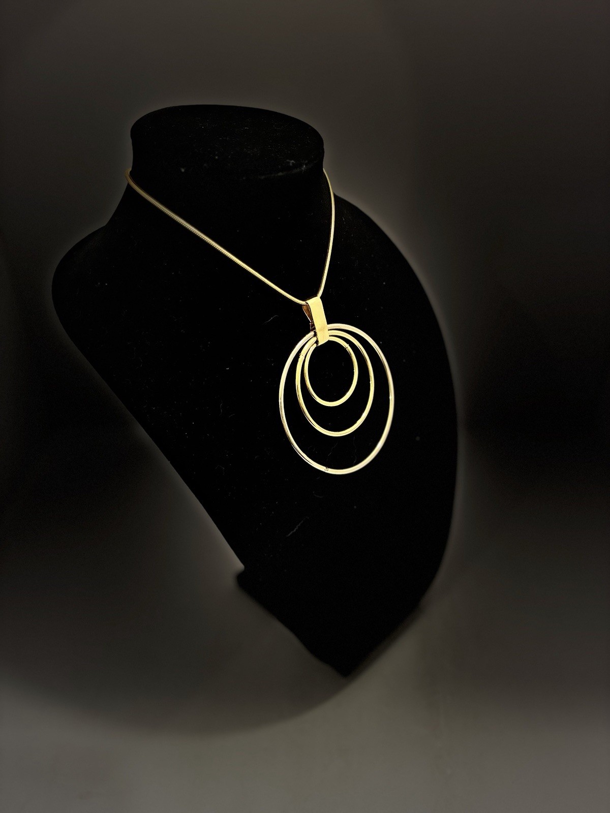 Minimalist Gold Tone 3-Ring Concentric Statement Pendant Necklace 14″ Chain
