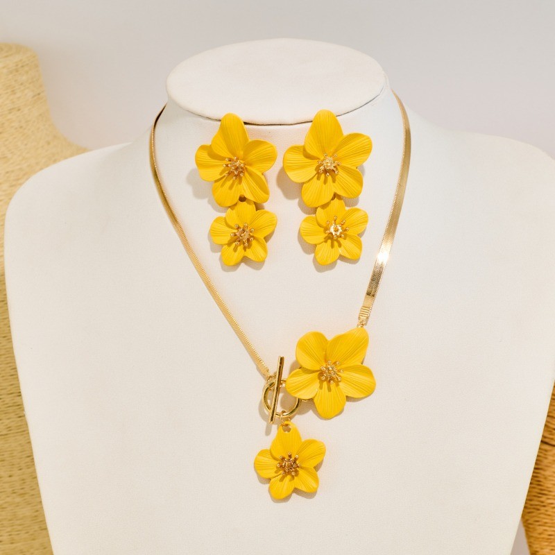 Yellow Women’s Fashion Elegant Flower Pendant Necklace Earring Set Alloy