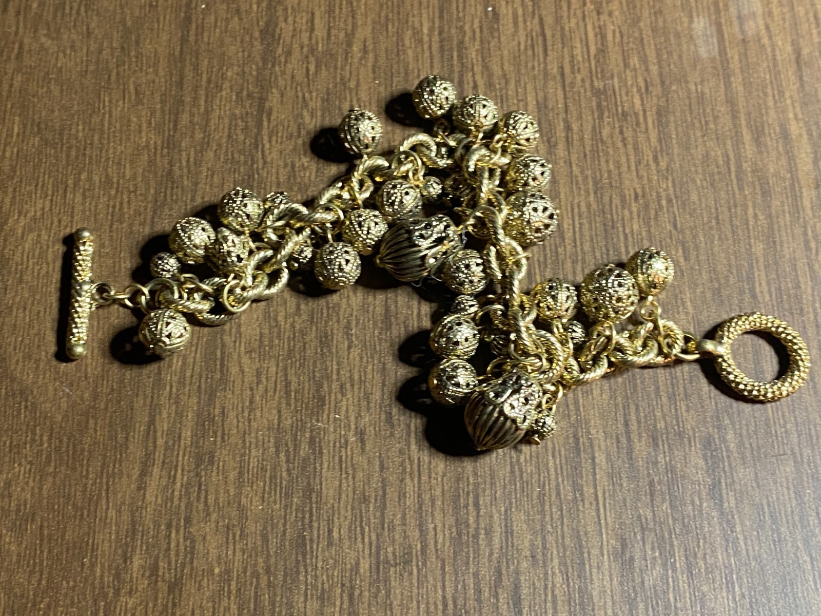Vintage NOS Mesh Balls Gold Tone Dangle Charm Bracelet Toggle Clasp 7.5″ unworn
