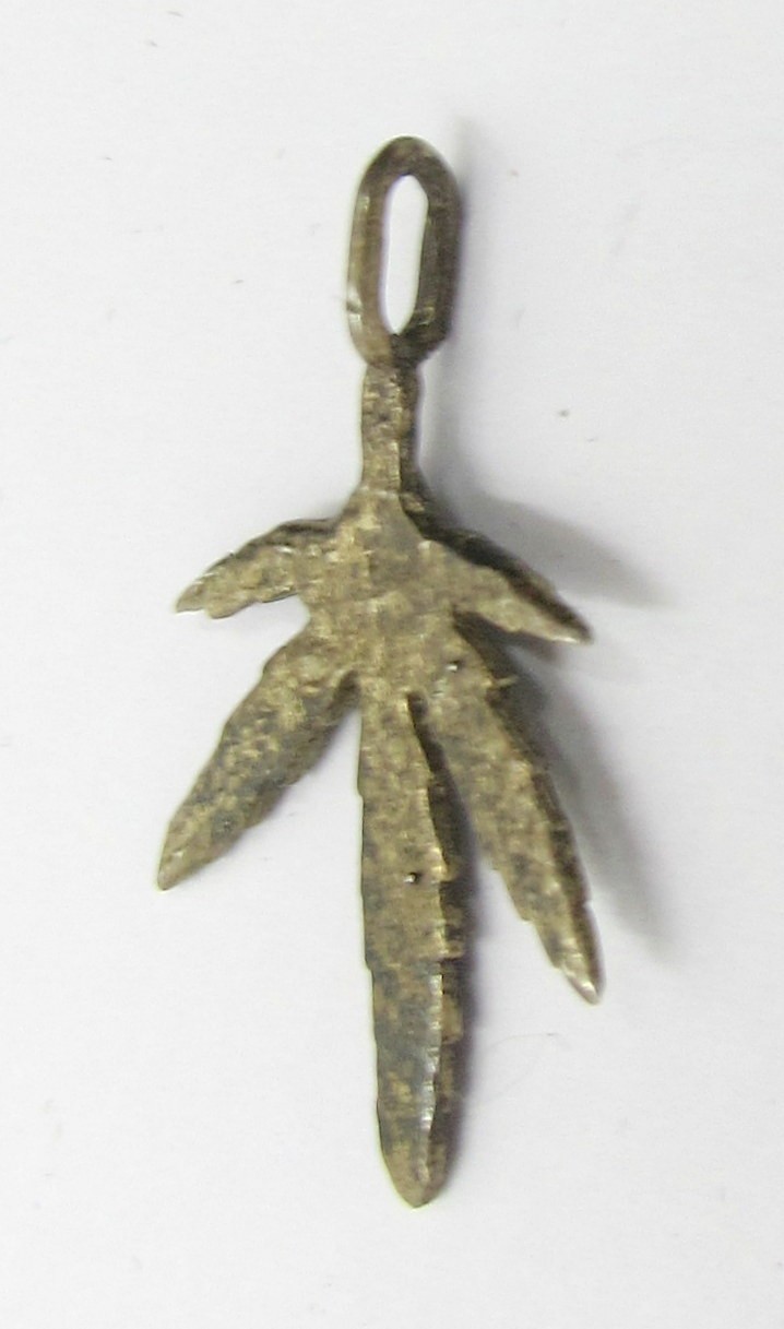 925 STERLING SILVER SMALL MJ POT LEAF PENDANT OR CHARM 24X14MM ~ 0.7G