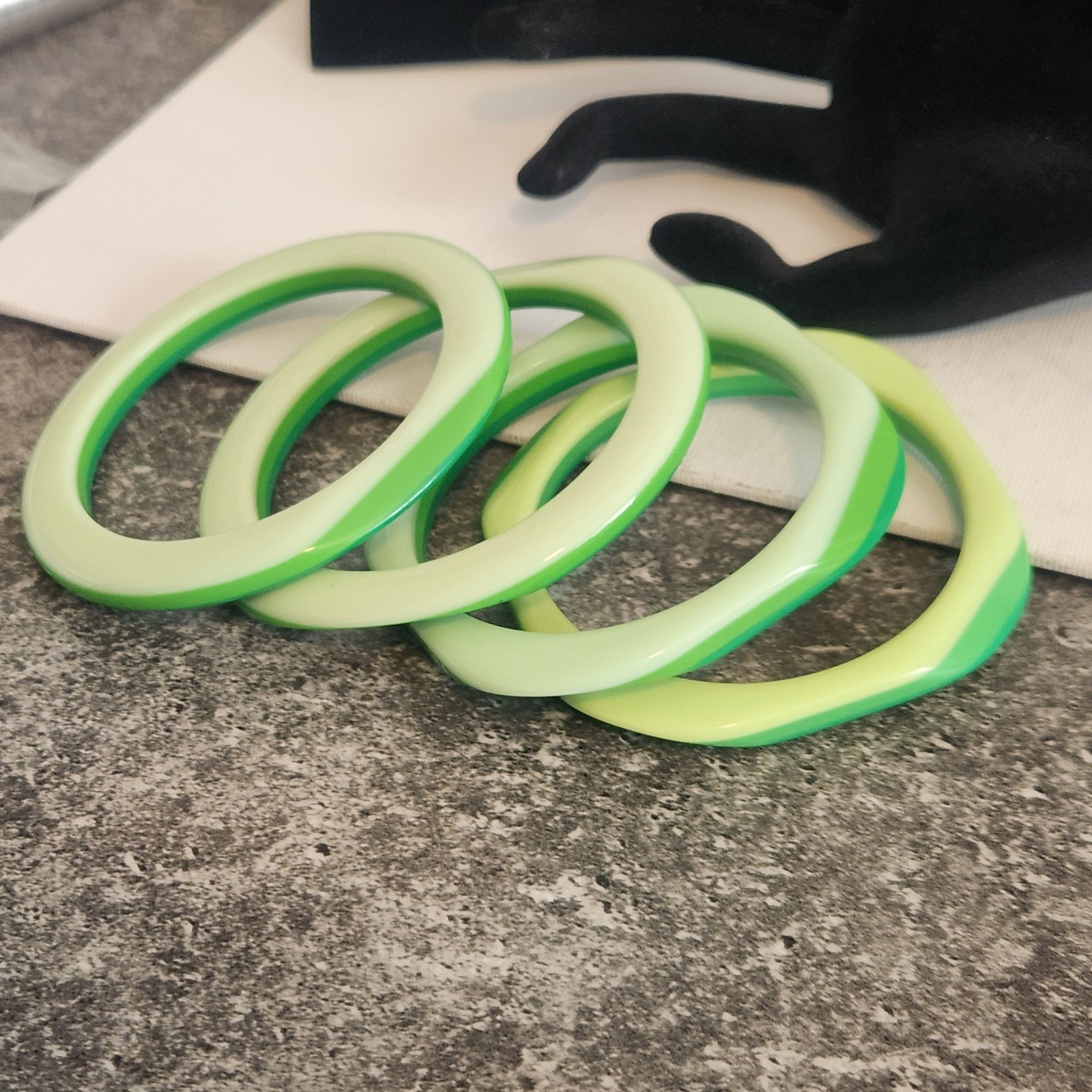 Green Resin acrylic Bangle Bracelet Set 4pc Round Wavy Scalloped Stackable Retro