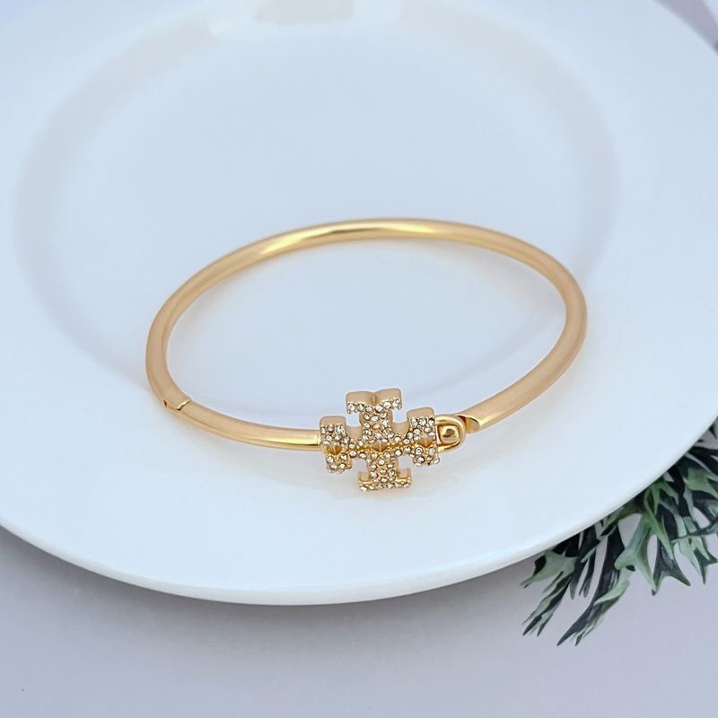 New Tory KIRA ENAMEL CHAIN BRACELET IN white with Jewelry Pouch – 7.5″