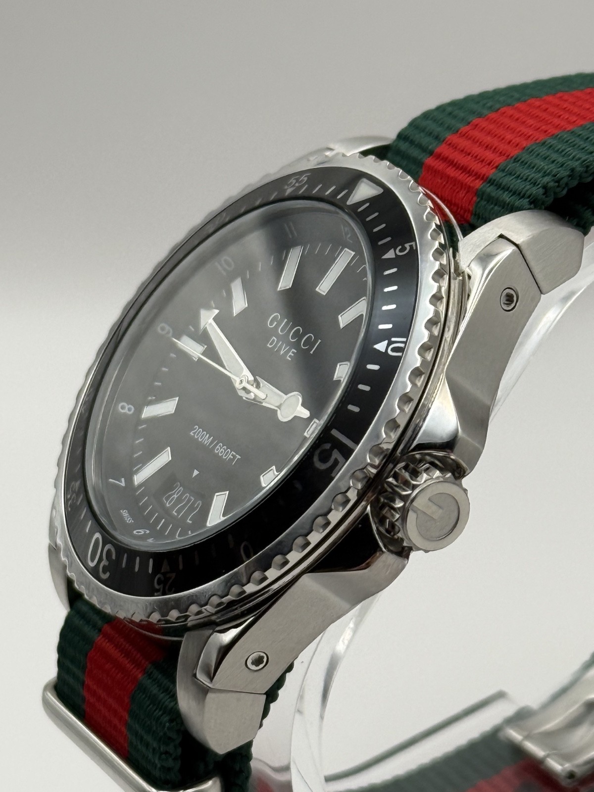 Gucci Dive YA136206 Men’s Watch – Red/Green