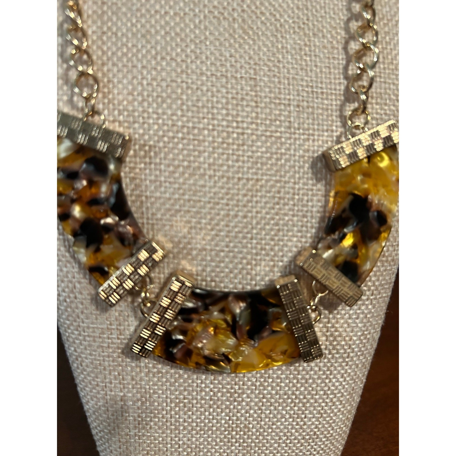 Vintage Style Tortoise Shell Acrylic Statement Choker Necklace Gold Tone 14-16″