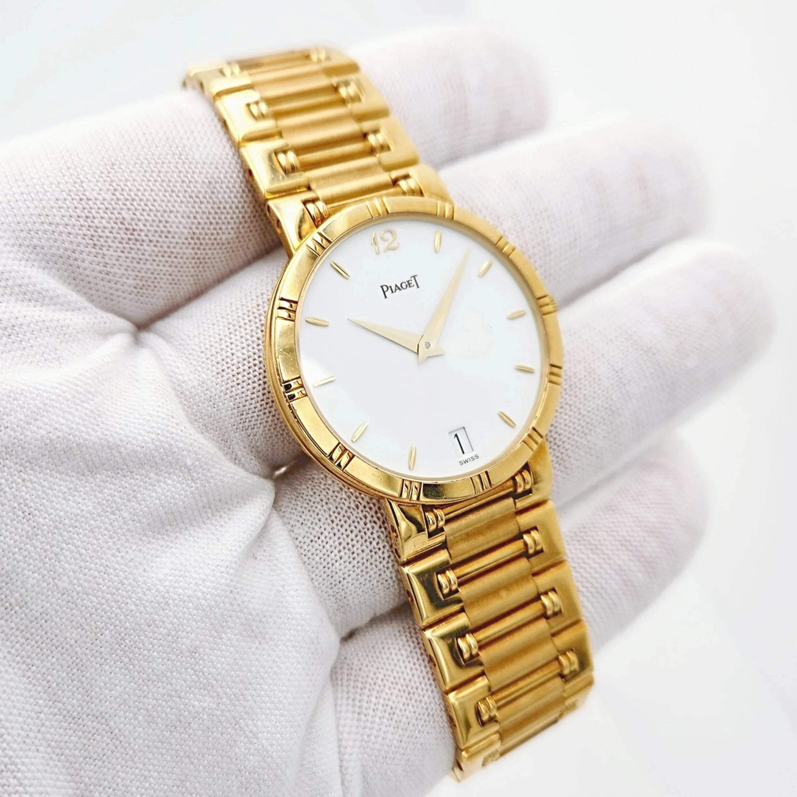 Men’s Piaget 31mm Dancer Vintage Solid 18K Yellow Gold Band Watch w/ White Dial.