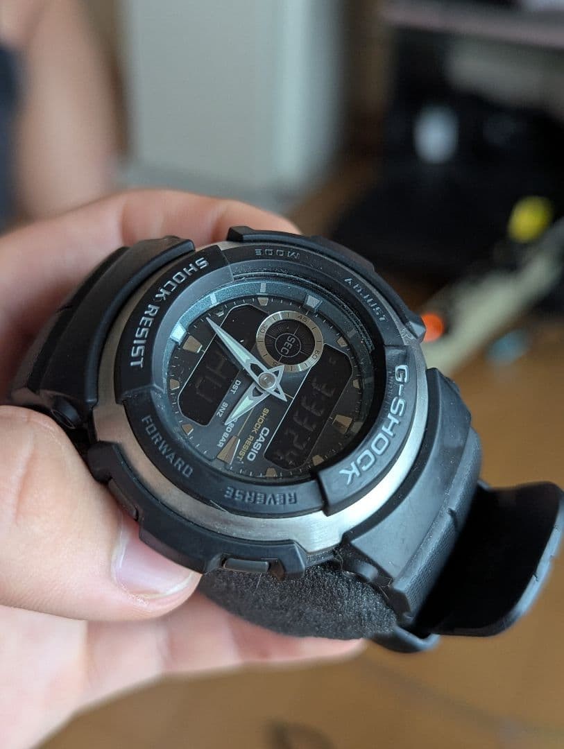 G-SHOCK CASIO 3750 G-300, used, with box, shows signs of wear.