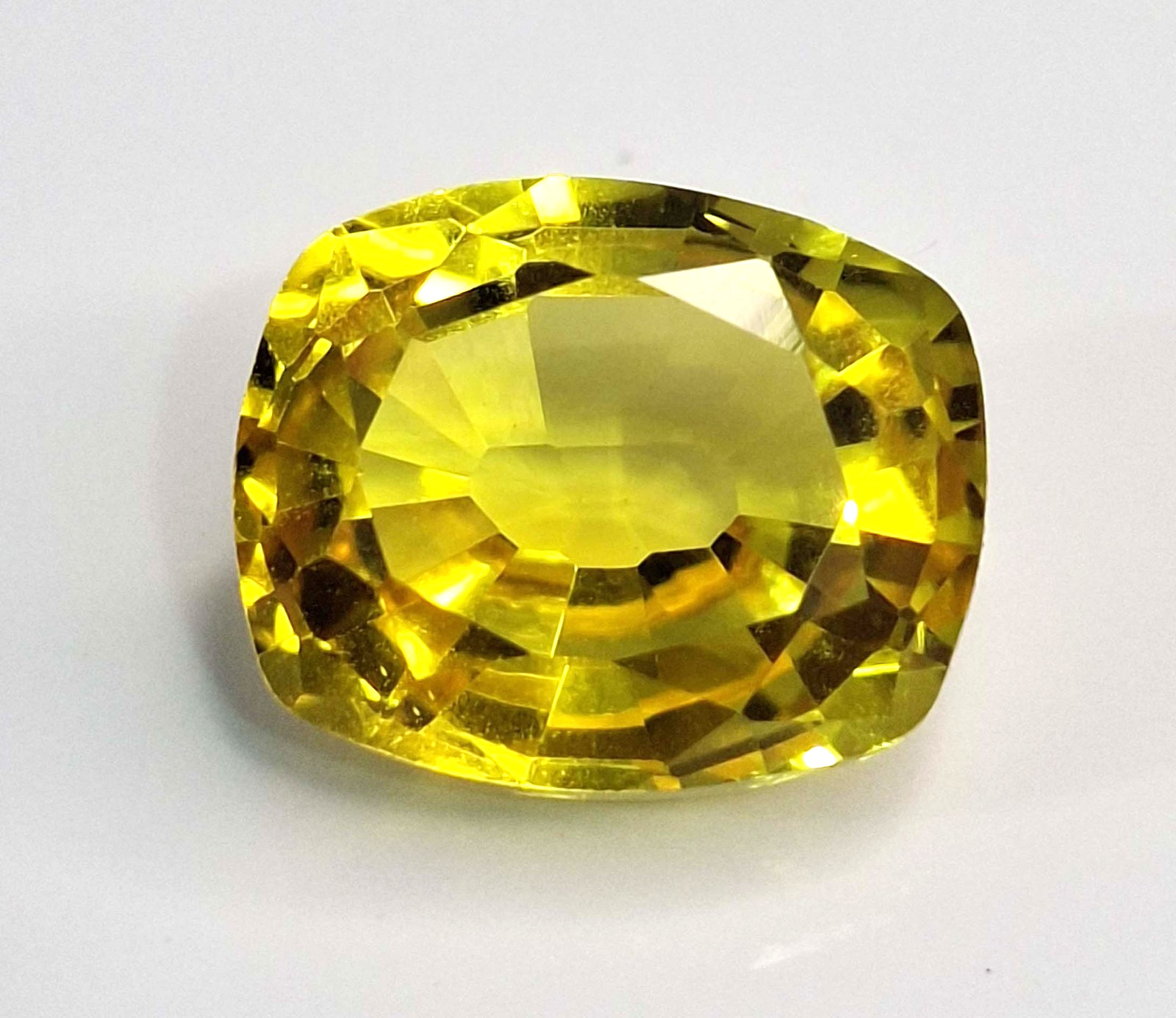 Gemstone Cushion Cut Natural Yellow Sapphire Certified 5-7 Carat Loose TQ898