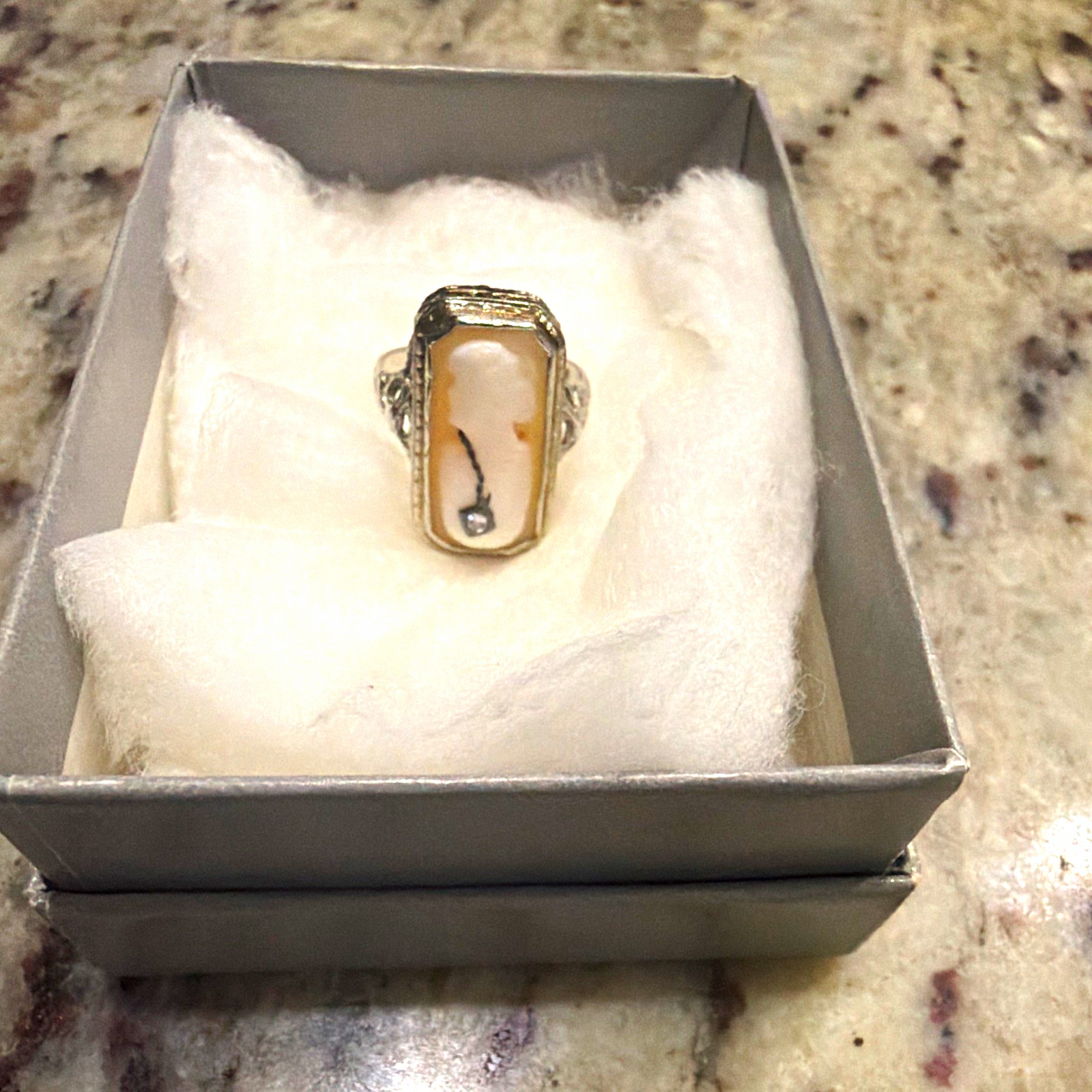 Art Deco antique 14k gold ring (missing a part of the necklace)