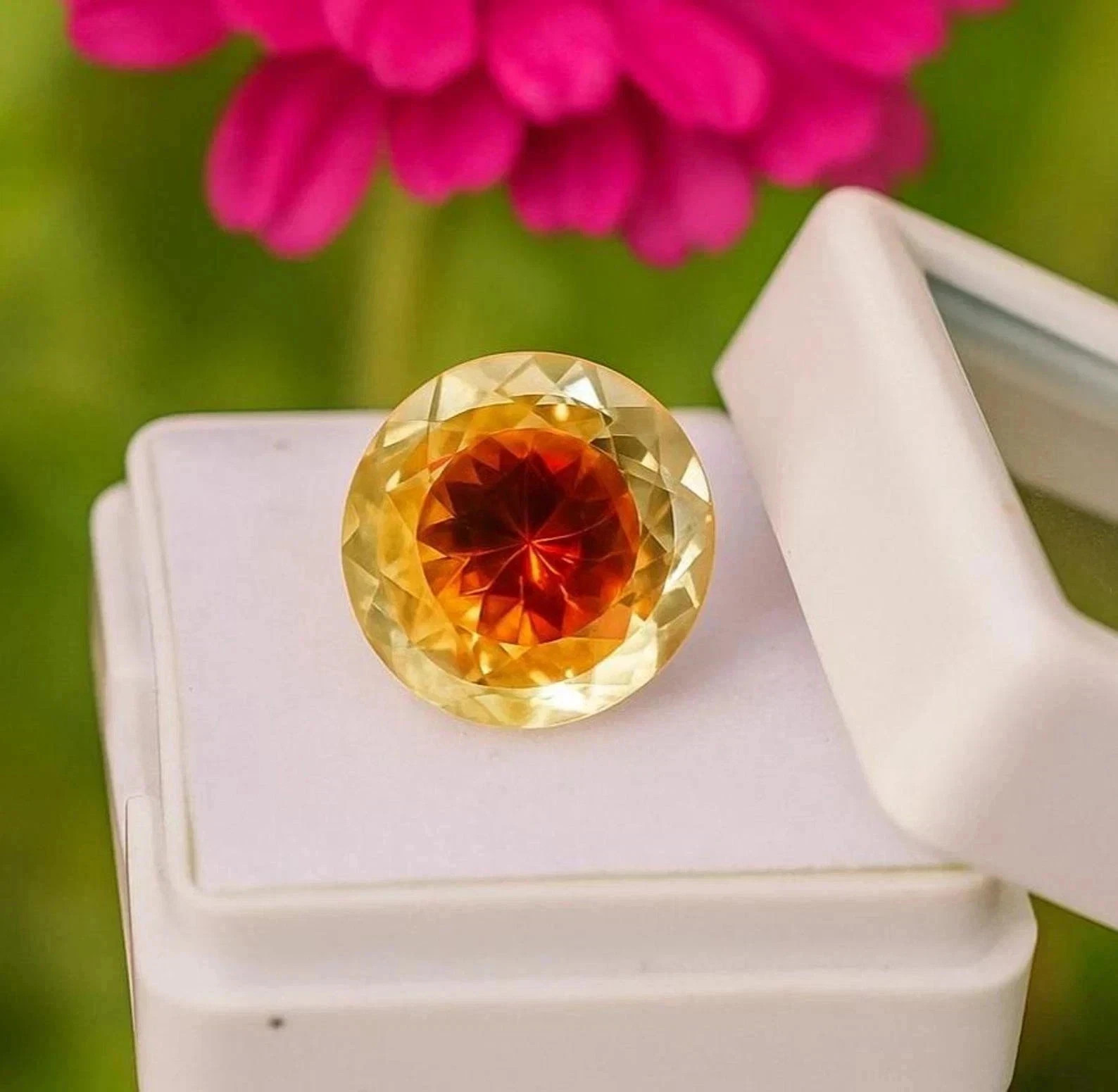 Natural Exquisite 14 Ct Pitambari Sapphire GIE Certified Round Loose Gemstone