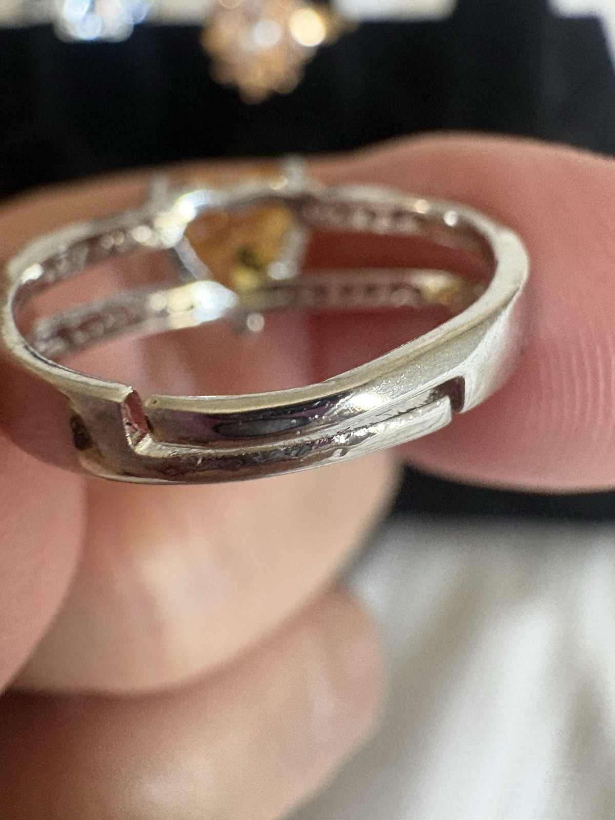 Titanium Heart-Cut Yellow Stone Prong Set Split Shank Ring Size 7 adjustable ￼