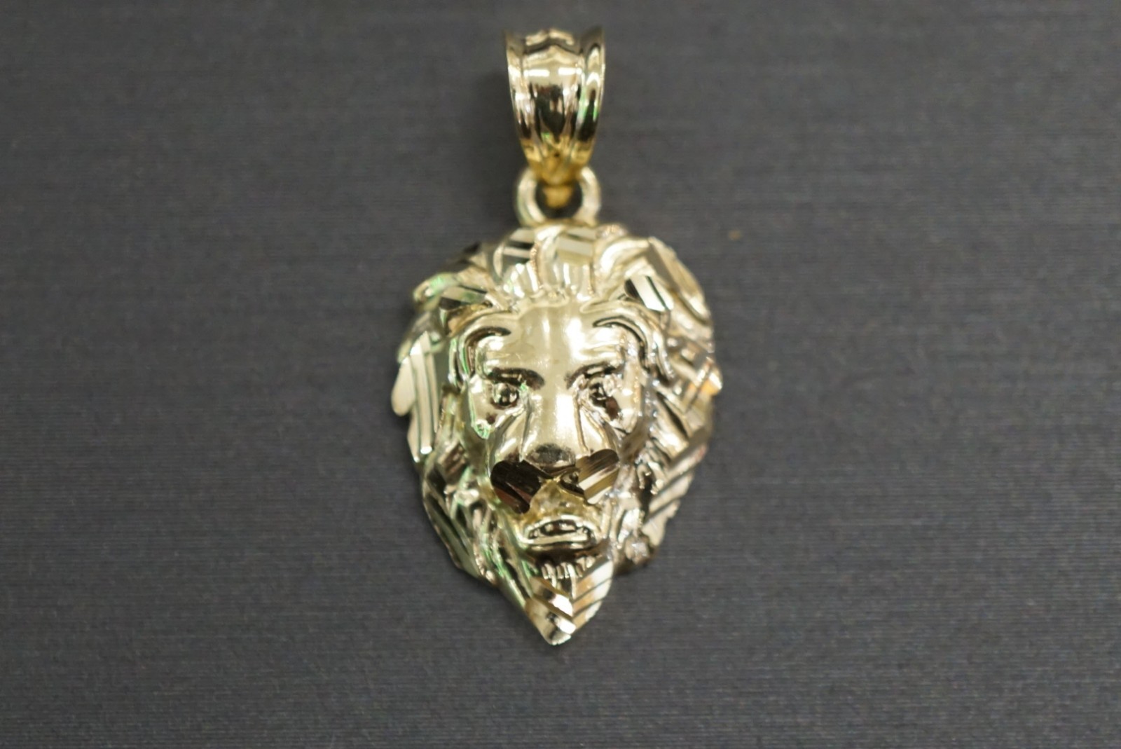 Real 10K Solid Yellow Gold 0.9″ Diamond Cut Polished Lion Head Charm Pendant.