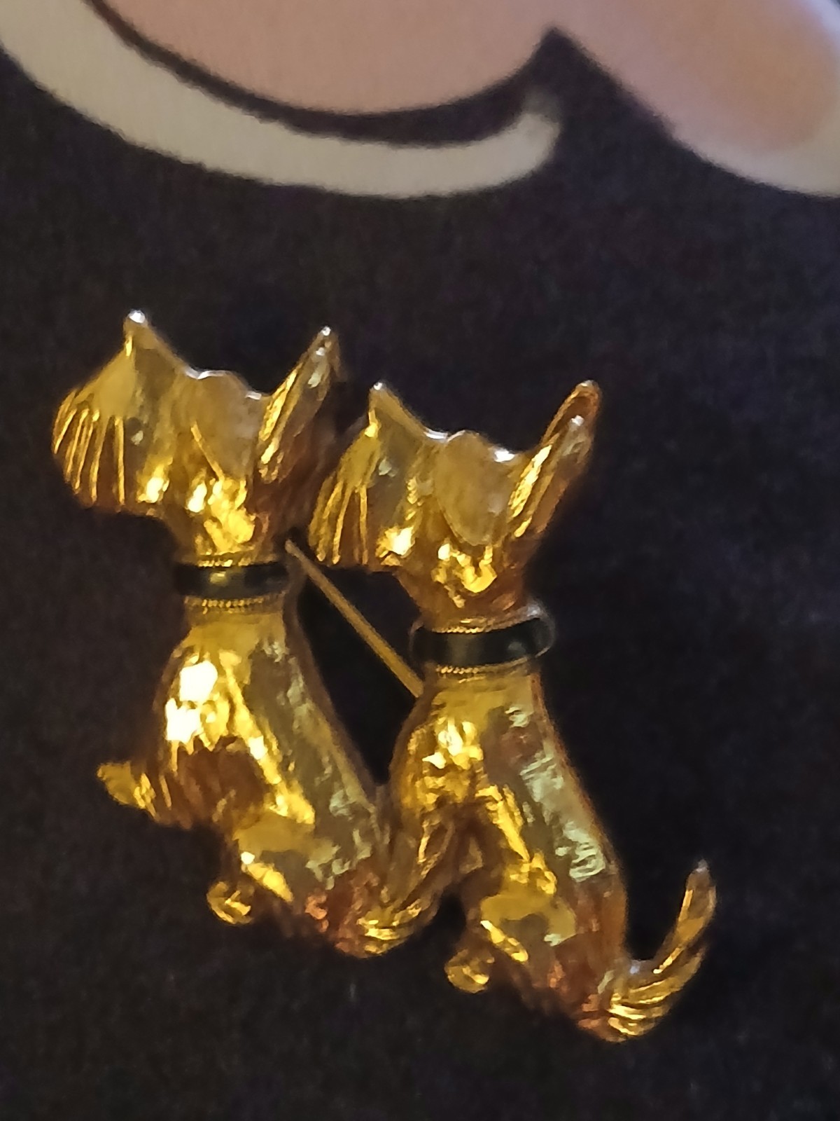 Vintage Pin Of 2 Scotties, Gold In Color With Black Collar