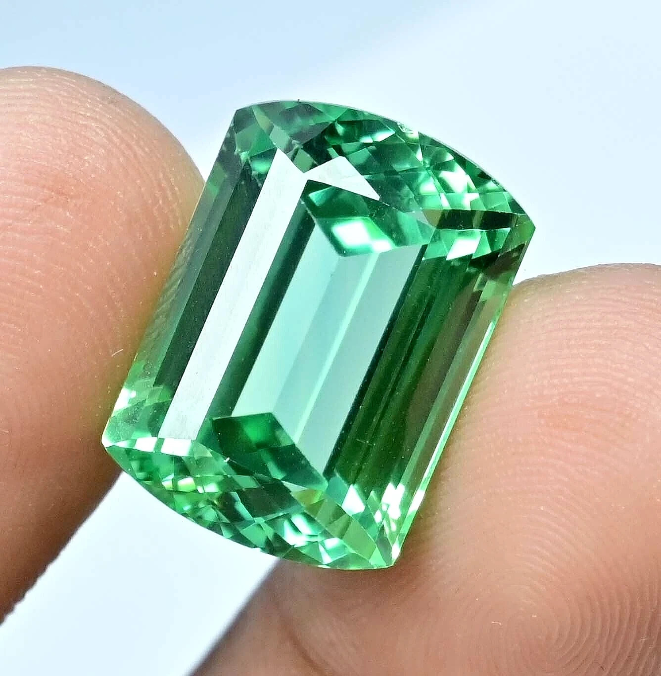 Exquisite 11.25 Ct Natural Light Green Sapphire Cuahion Certified Loose Gemstone