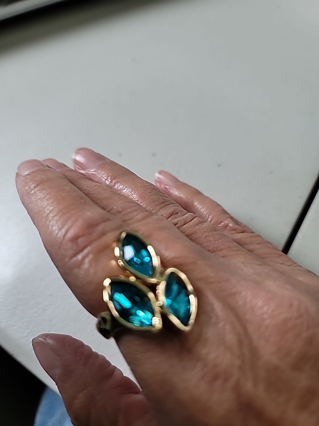 Handmade Uno STYLE De 3 stone crystal leaf ring Caribbean blue size 8 Gold