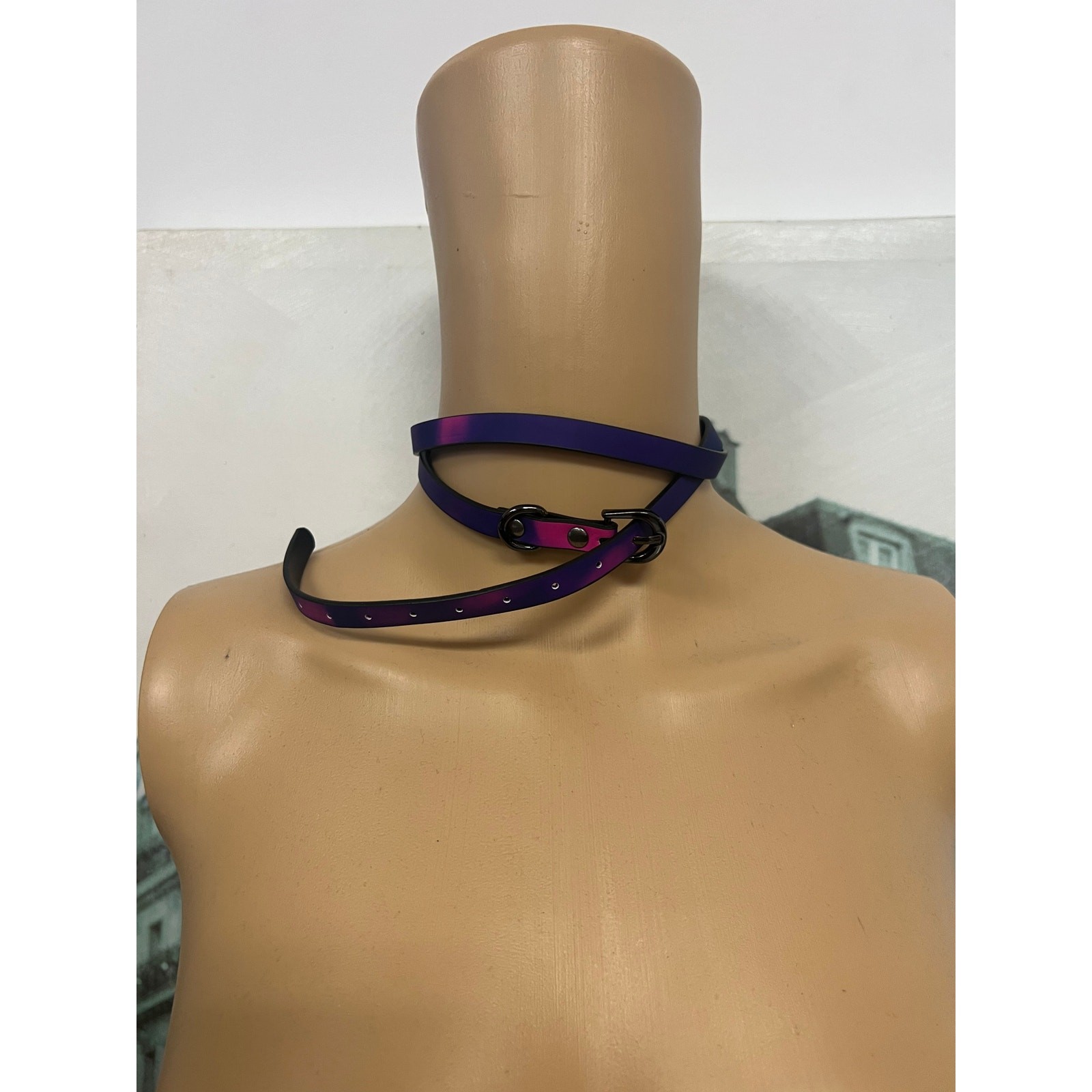 Heat-Sensitive Thermochromic Leather Choker with Leash