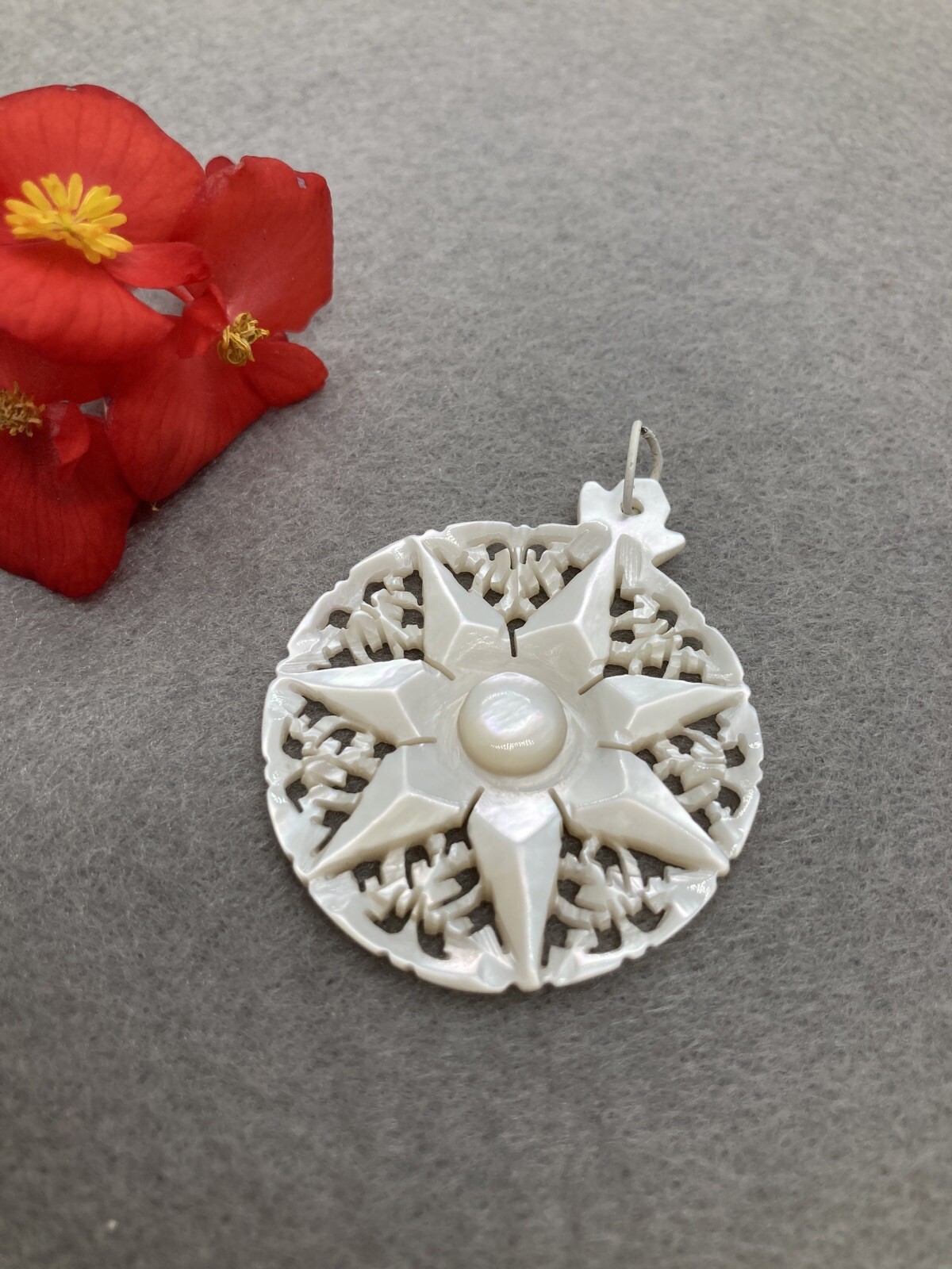 Mother Of Pearl Star Medallion Carved Shell Pendant 2342