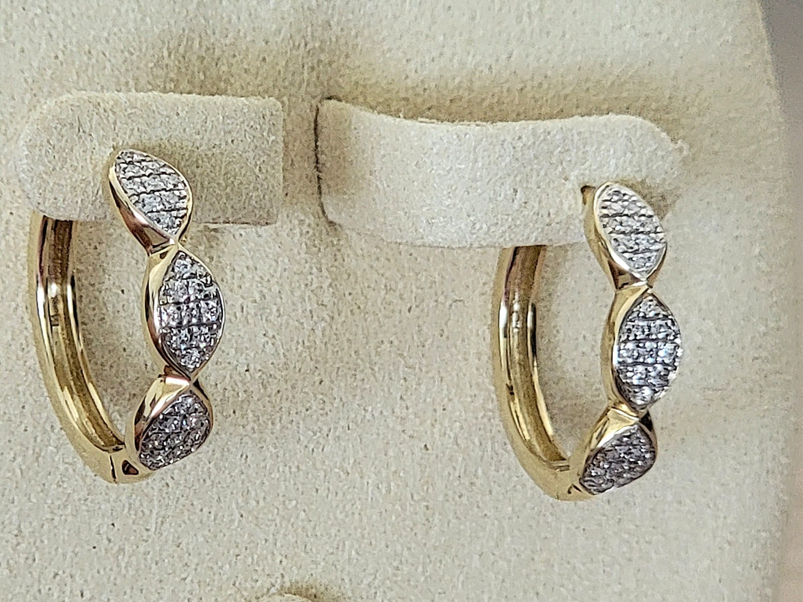 10K Gold 4 grams Natural Diamond Hoops Earrings 0.25ctw NEW
