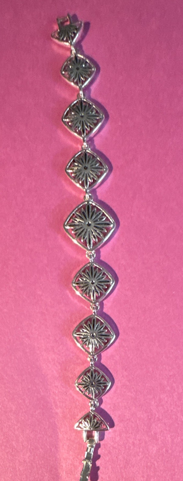 Silver Toned Clasp Bracelet. No Mark. Lightweight. 7″ Long