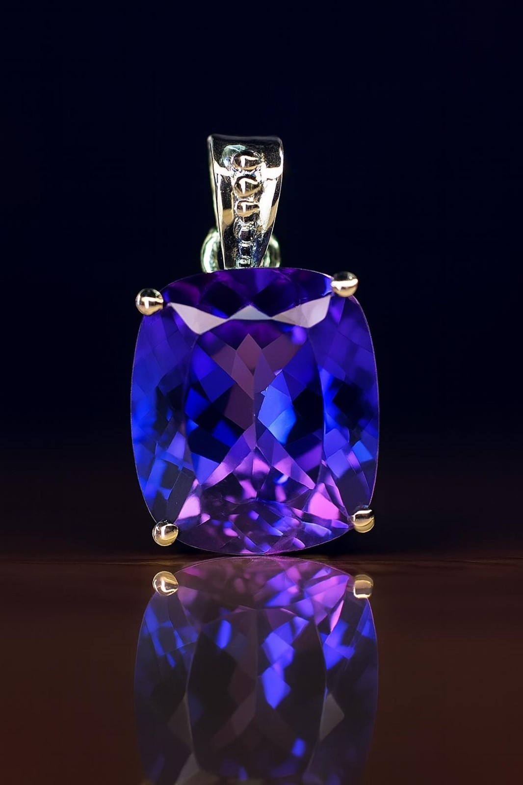 Natural Color Change Alexandrite Certified 25.77 Ct Gemstone Pendant 925 Silver