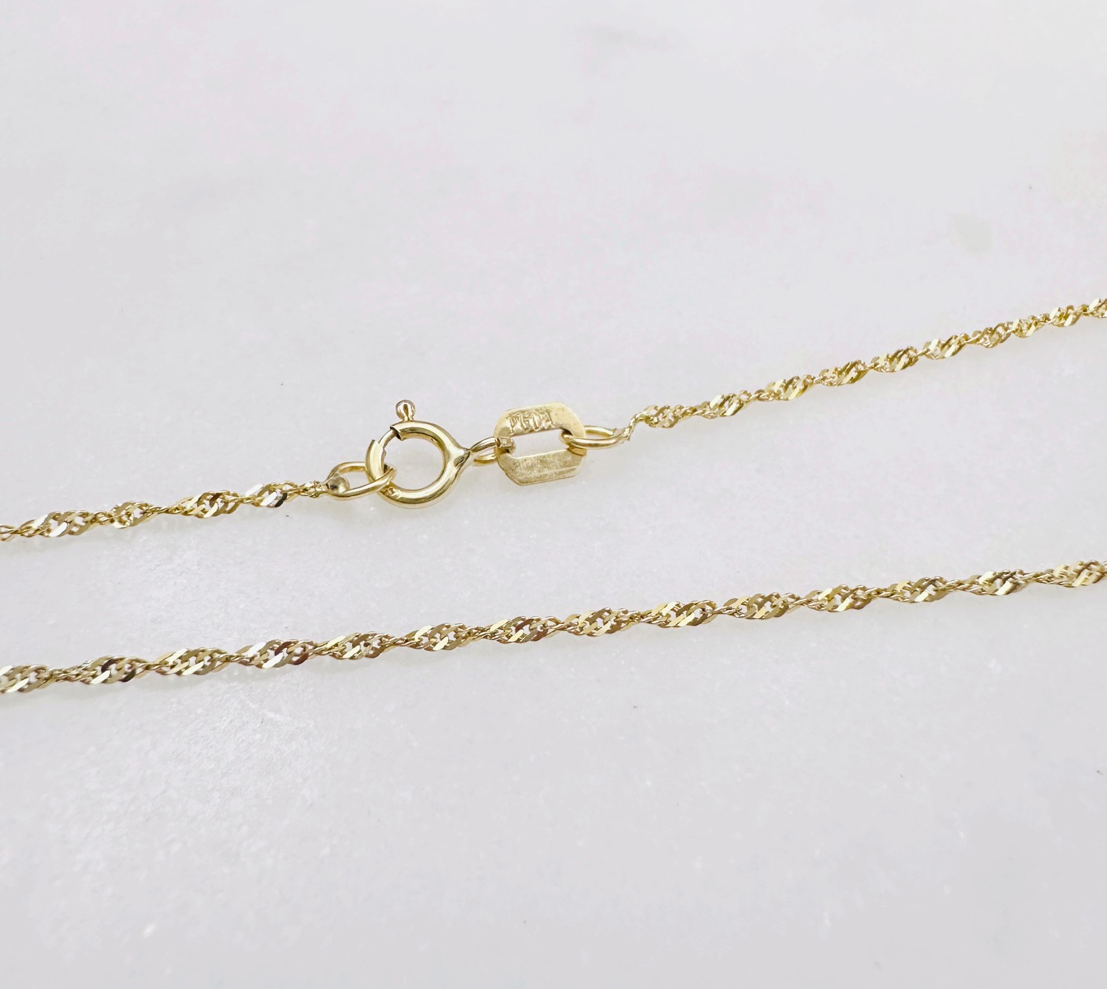 Solid 10K Yellow Gold Italian Singapore Link Chain Necklace, 1mm, 17 7/8″
