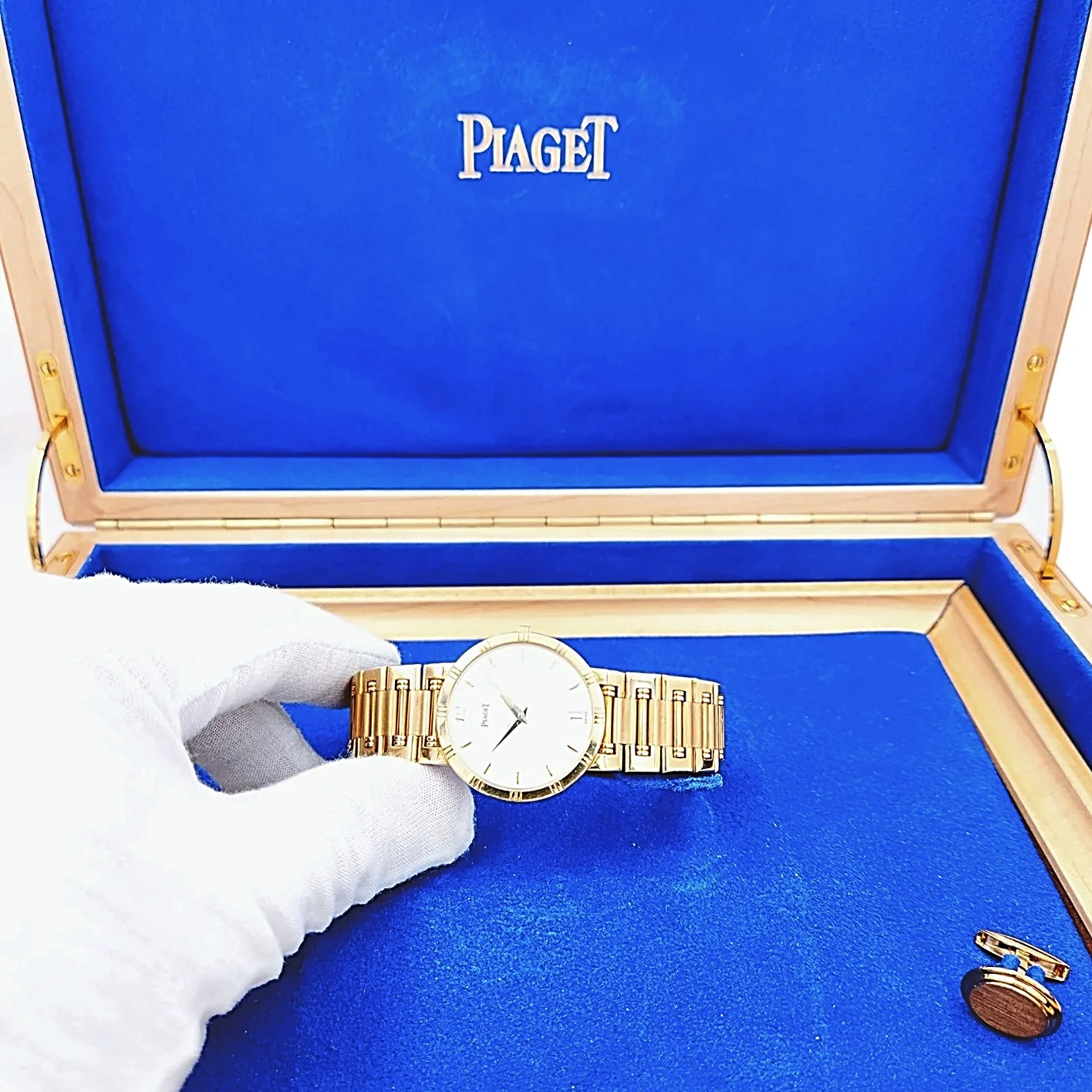 Piaget 31mm Dancer Vintage Solid 18K Gold B& Watch w/White Dial.