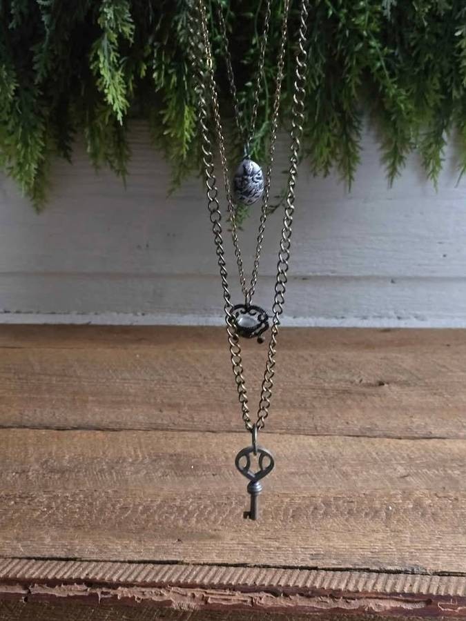 2011 Twilight Saga Breaking Dawn Part 2 Alice Cullen Prop Replica Necklace