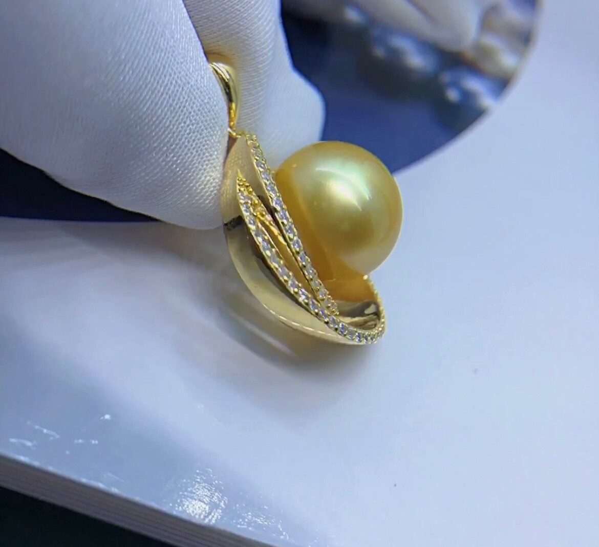 11.9mm South Sea Golden Pearl Pendant Deep Tone Very High Luster