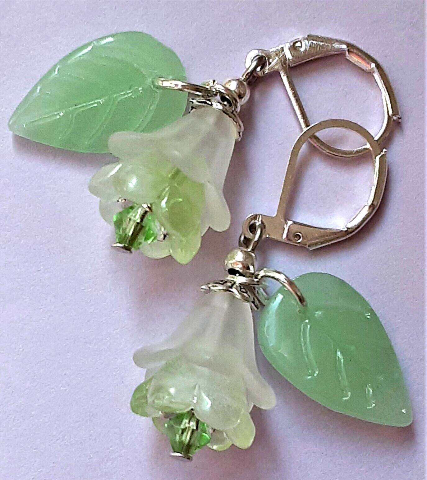 Mint White GLASS & ACRYLIC Flower with LEAF dangle earring SP LEVER BACK