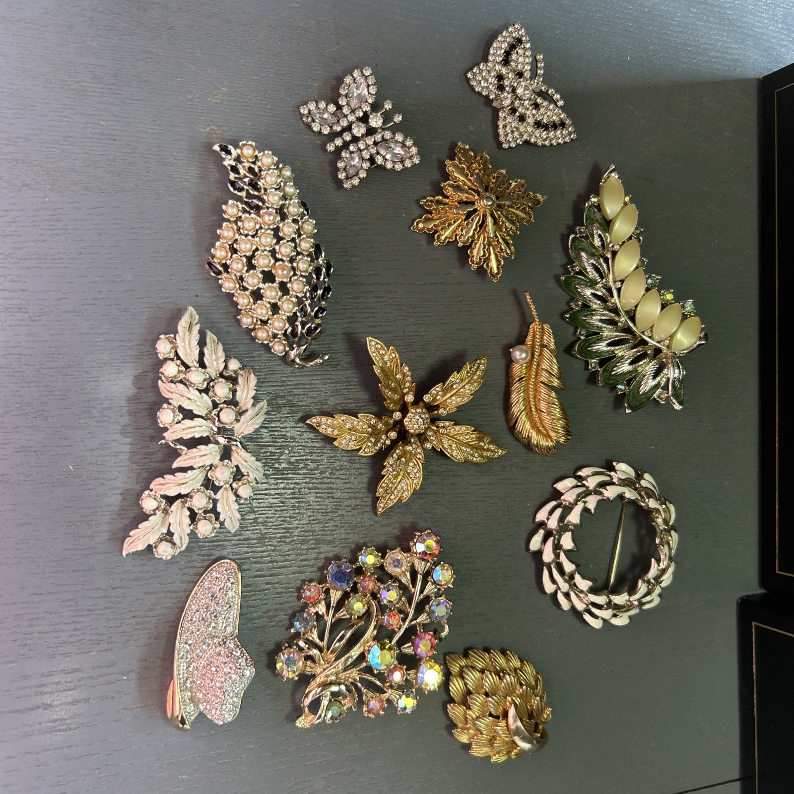 Collection Vintage Brooches Complete 12 In Total all intact