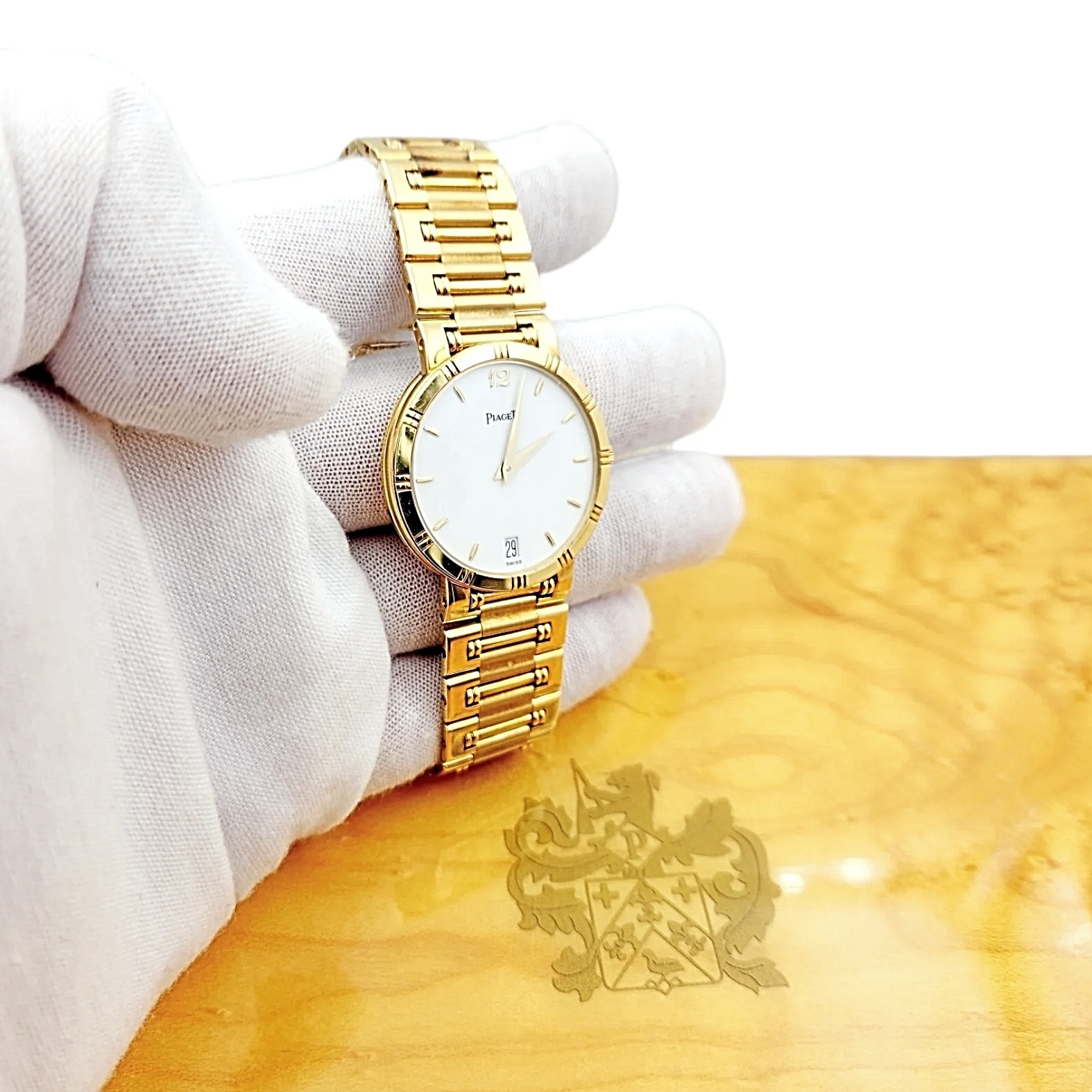Piaget 31mm Dancer Vintage Solid 18K Gold B& Watch w/White Dial.