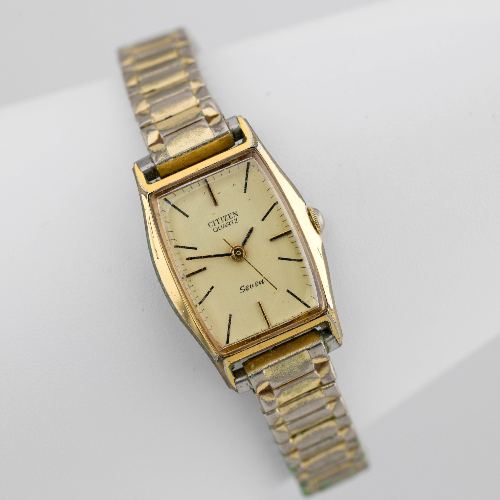 Vintage CITIZEN Seven 2030-041674 Quartz Women’s Watch Sz. 6 3/4″ New Battery