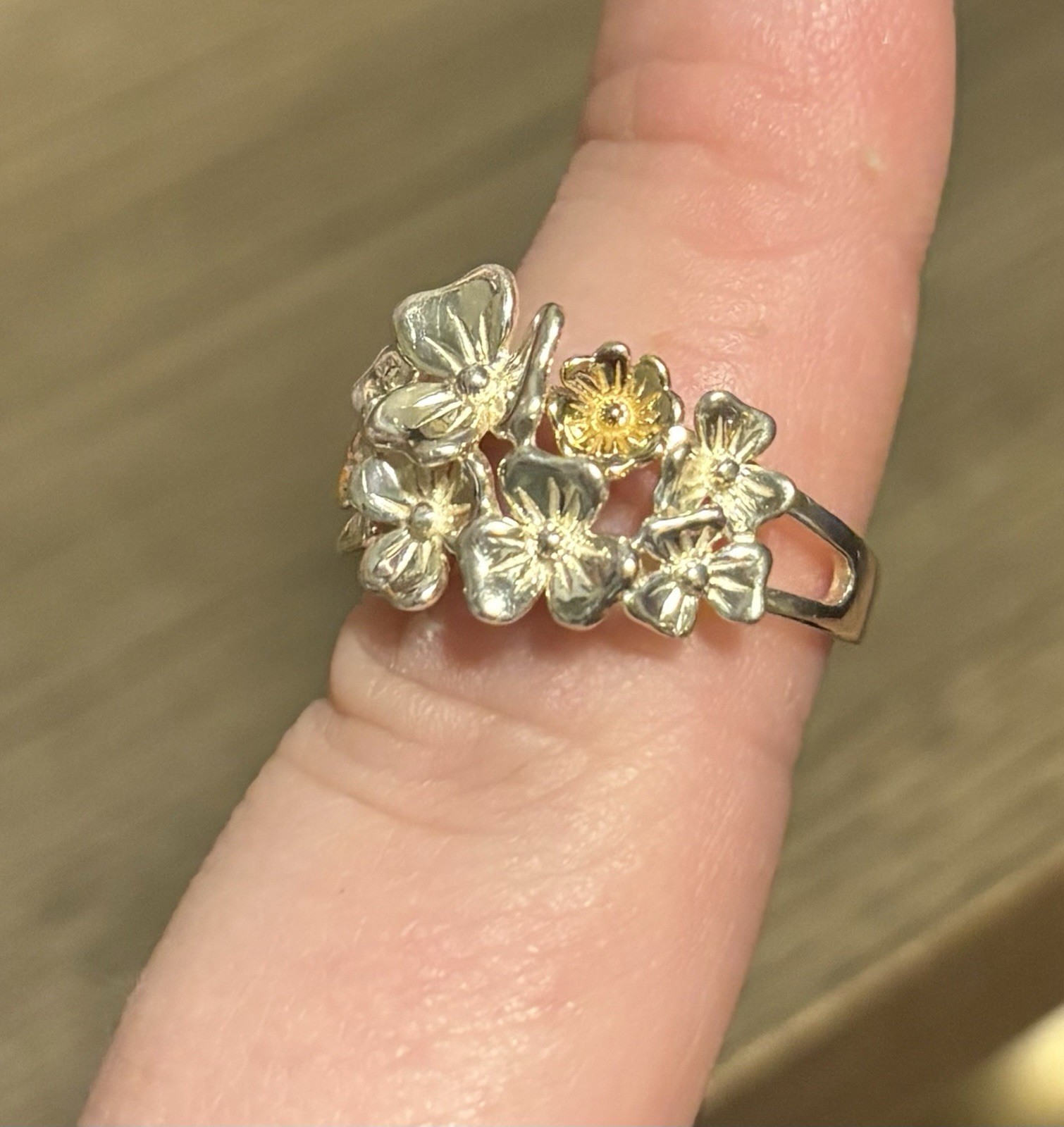 925 Multi-Tone Gold Flower Band Ring Size 7 No Stone Floral Design