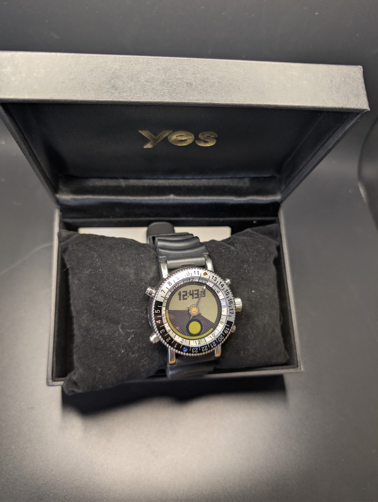 Yes Watch COZMO Solar Tracking Watch