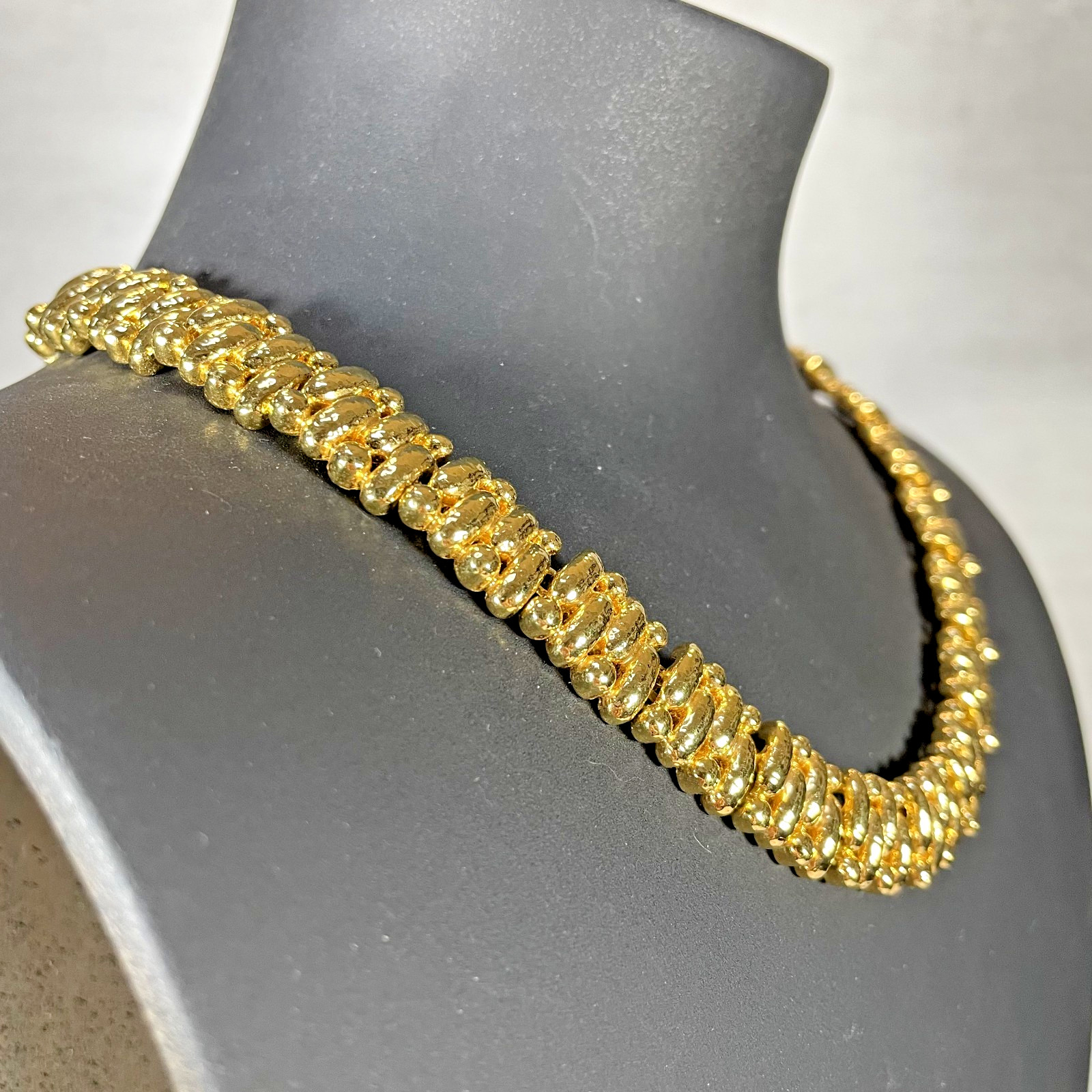 VTG Signed Trifari Gold Tone Statement Necklace Ribbed Link Collar Runway Glam