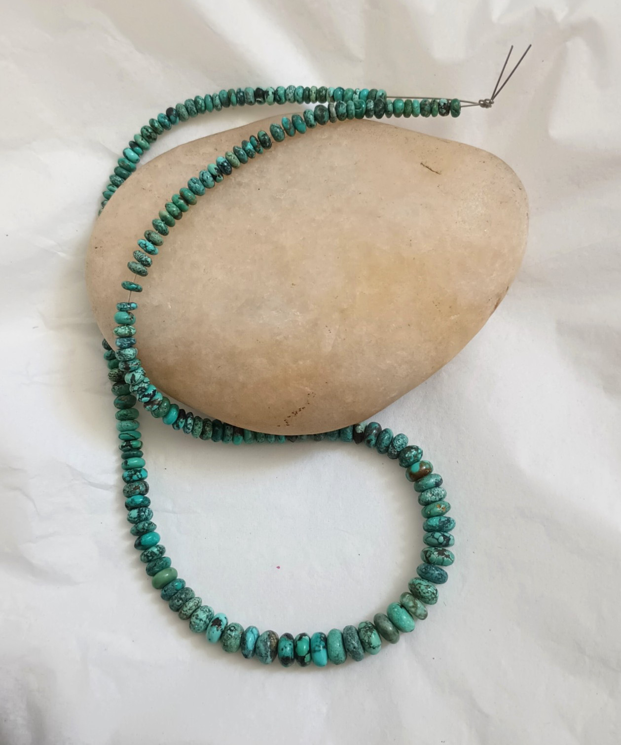 VINTAGE HI-GRADE HUBEI TURQUOISE 3-8MM GRADUATED RONDELLE BEADS – 17.75″ – 1860E