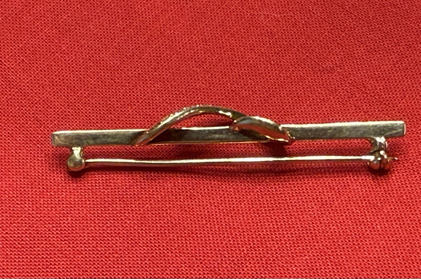 Vintage 14k Gold Bar Brooch With Looping Ribbon Design Accented With Diamonds