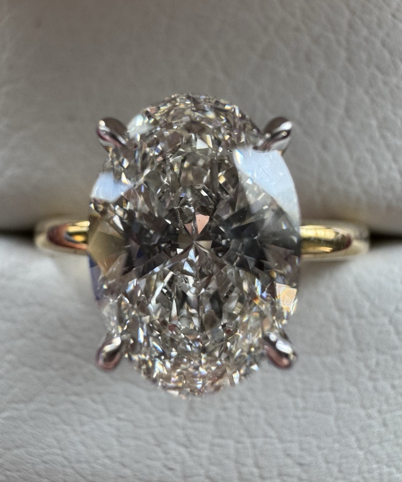 Oval Lab-Grown Diamond Engagement Ring 2.16ct G VS1 18K Yellow Gold IGI