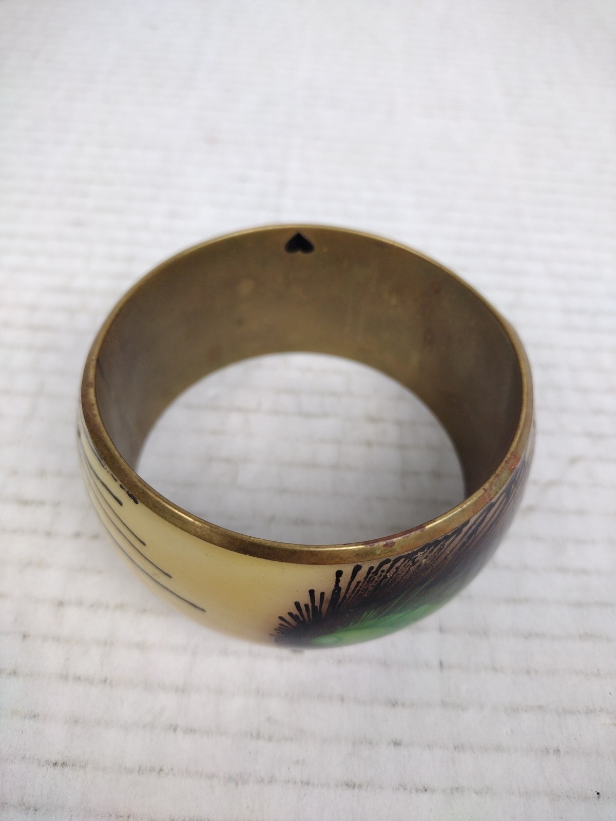LUCITE ACRYLIC PEACOCK FEATHER BANGLE 1970’s CHUNKY BRACELET