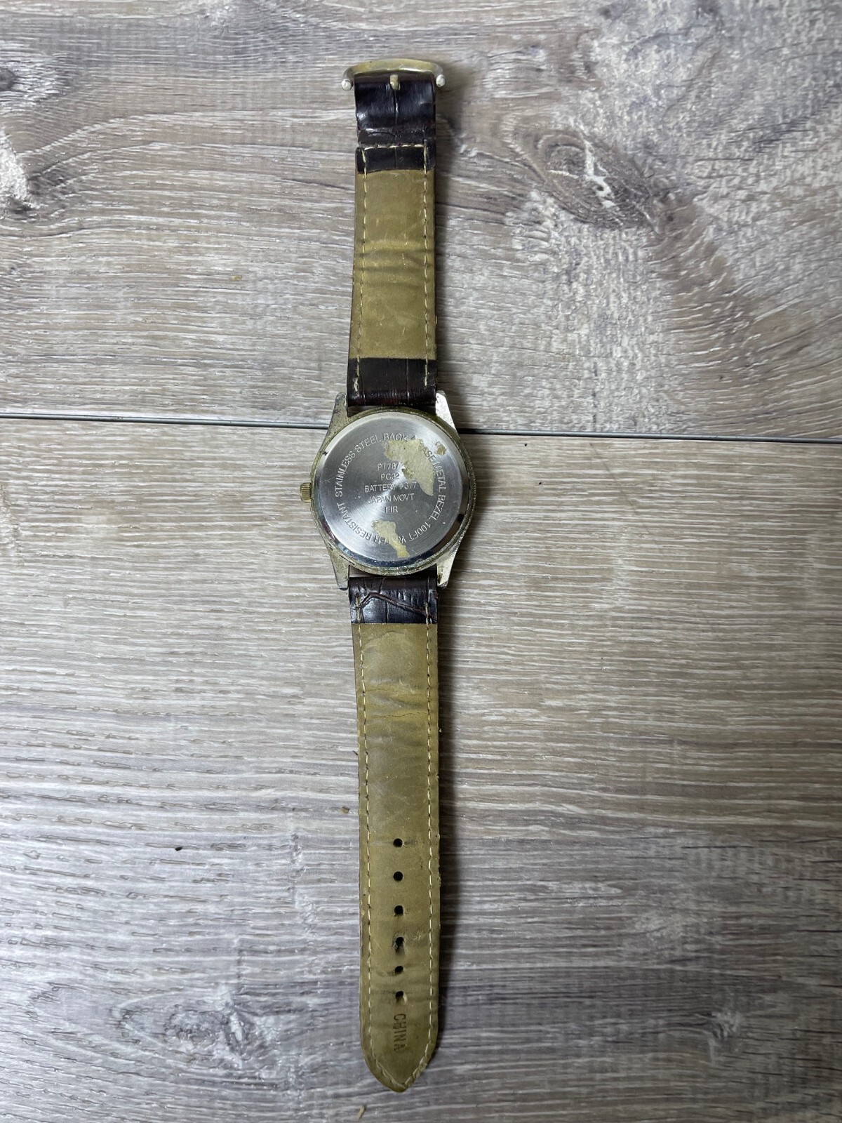 Date Watch Water Resistant 100 ft Green Face Not Working