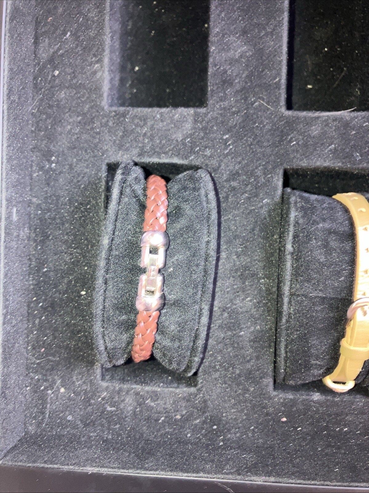 4 Lady, wrist watches preowned each will need a battery. Buyer is buying 4 Watch