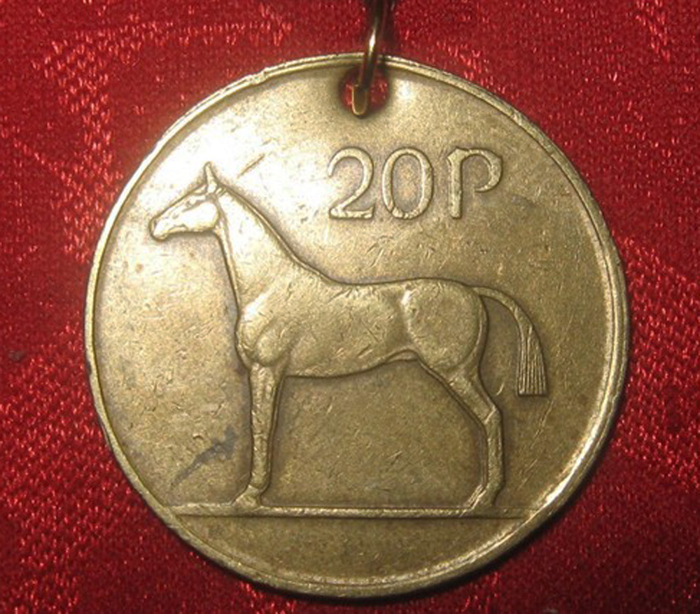 VINTAGE ANTIQUE CELTIC IRISH HORSE/HARP COIN GOLD PENDANT CHARM NECKLACE