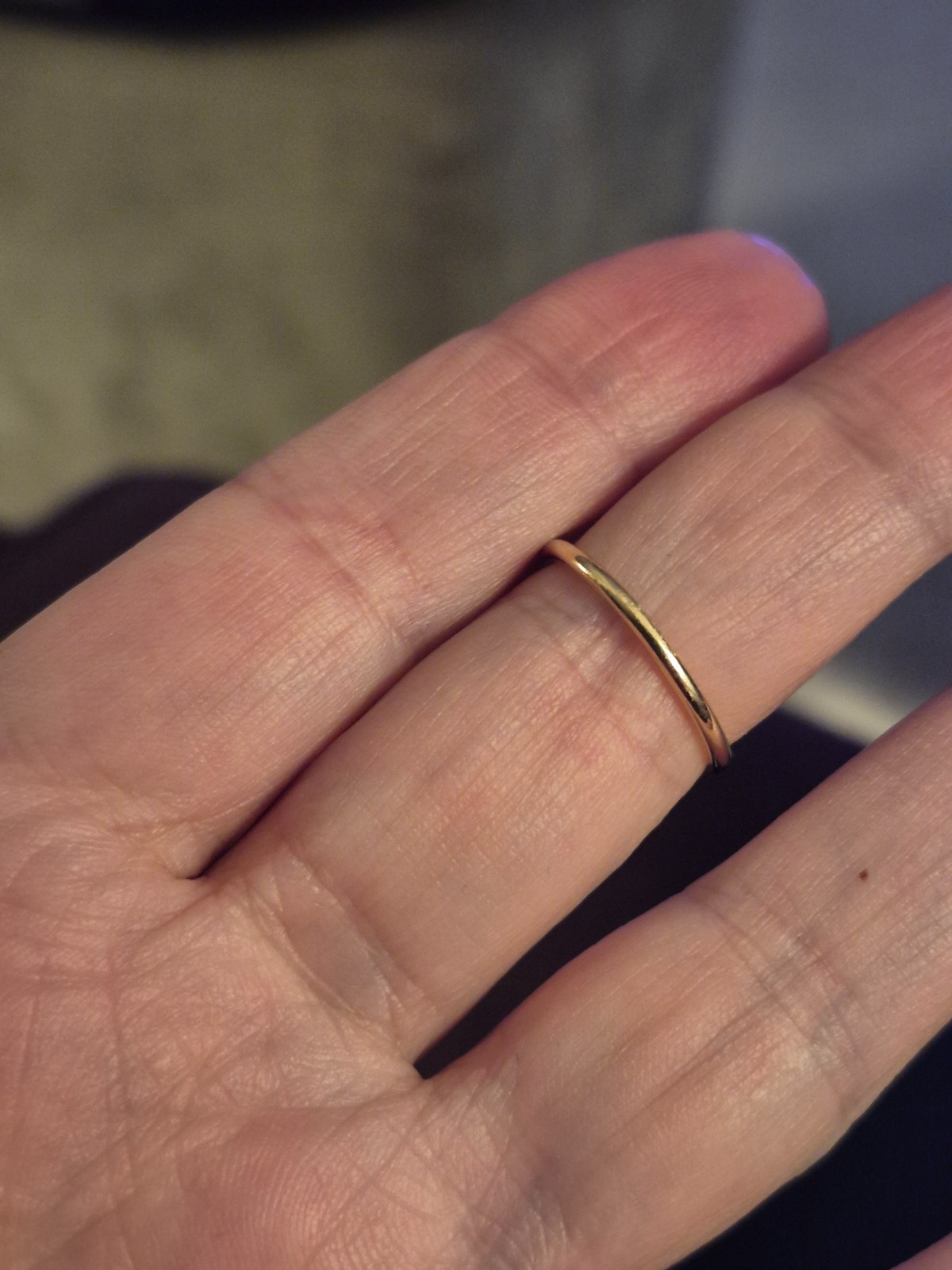 Yellow gold black bezel stone ring, Size 7